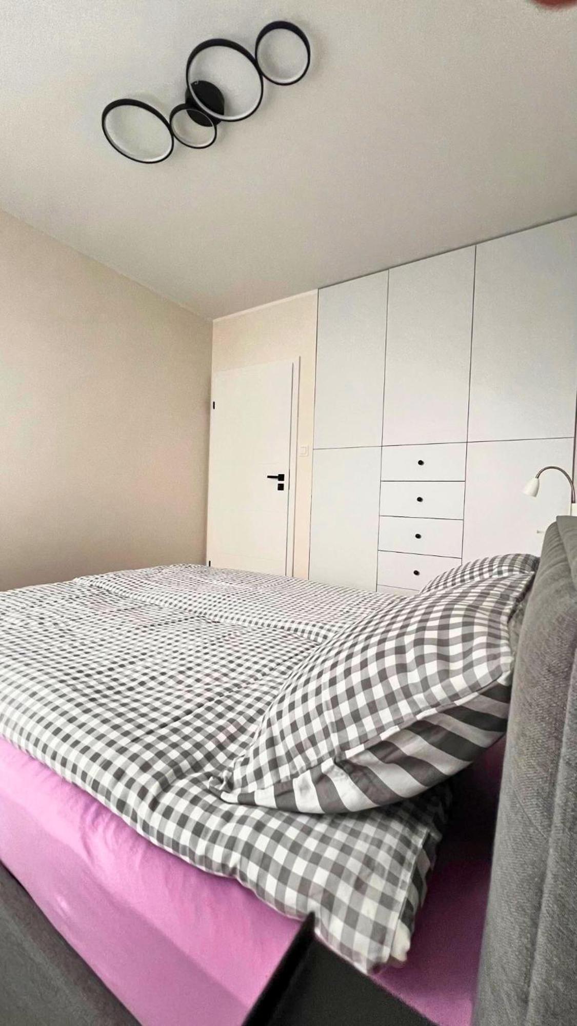 Apartament Purple Poznan Luaran gambar
